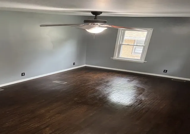 Photo 4 of Single family home for sale at 219 SW Circle Dr, Joliet, IL 60433 | MLS# 12763513 | Listing updated on 2026-10-03