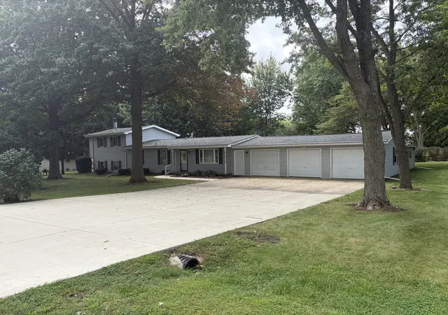 Single family home for sale at 10083 Elizabeth Rd, Bloomington, IL 61705 | MLS# 12763525