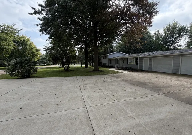 Photo 1 of Single family home for sale at 10083 Elizabeth Rd, Bloomington, IL 61705 | MLS# 12763525 | Listing updated on 2026-10-03