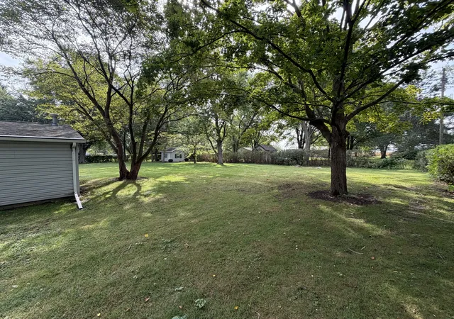 Photo 2 of Single family home for sale at 10083 Elizabeth Rd, Bloomington, IL 61705 | MLS# 12763525 | Listing updated on 2026-10-03