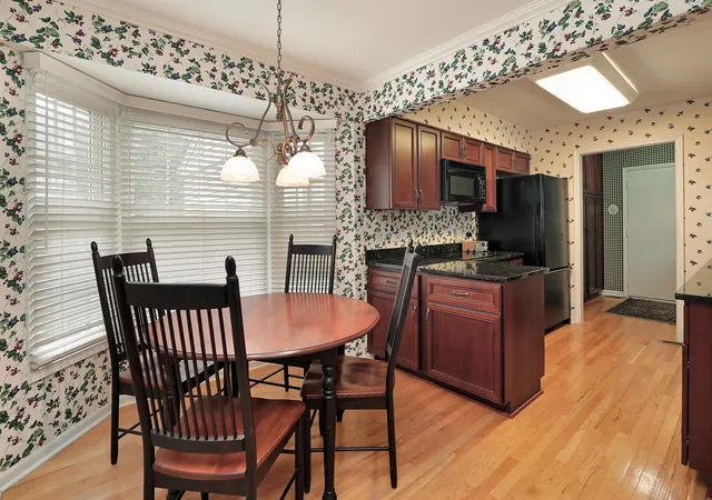 Photo 2 of Townhouse for sale at 7 The Ct Of Greenway, Northbrook, IL 60062 | MLS# 12763530 | Listing updated on 2026-09-30