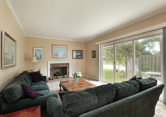 Photo 4 of Townhouse for sale at 7 The Ct Of Greenway, Northbrook, IL 60062 | MLS# 12763530 | Listing updated on 2026-09-30