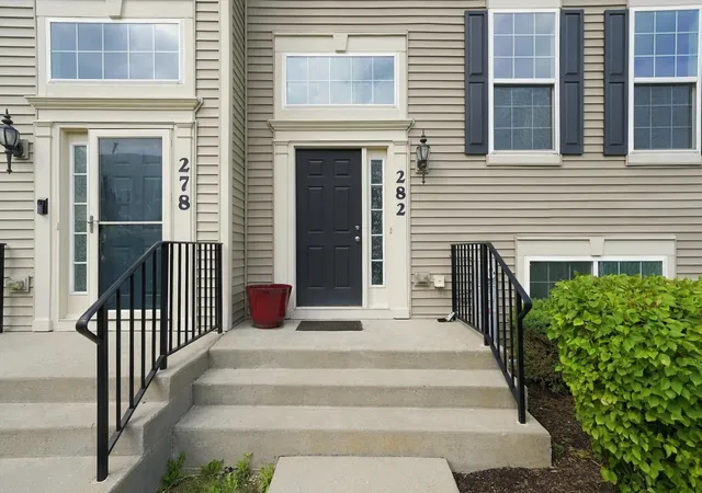 Photo 3 of Townhouse for sale at 282 Lionel Dr, Grayslake, IL 60030 | MLS# 12763538 | Listing updated on 2026-10-07