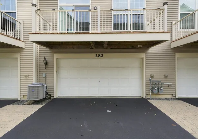 Photo 4 of Townhouse for sale at 282 Lionel Dr, Grayslake, IL 60030 | MLS# 12763538 | Listing updated on 2026-10-07