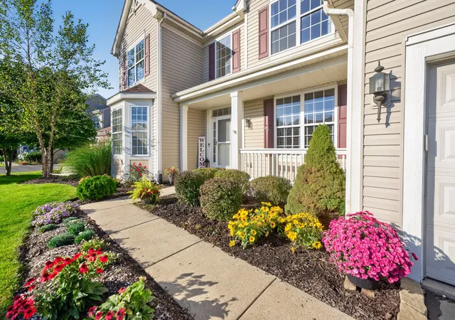 Photo 4 of Single family home for sale at 1481 Farmstead Ln, De Kalb, IL 60115 | MLS# 12763545 | Listing updated on 2026-10-22