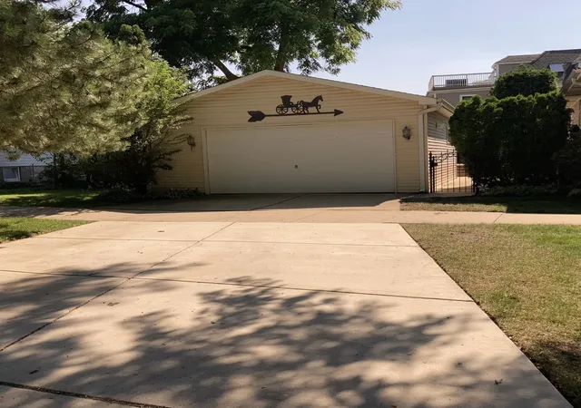 Photo 4 of Single family home for sale at 5775 N Nina Ave, Chicago, IL 60631 | MLS# 12763549 | Listing updated on 2026-09-27
