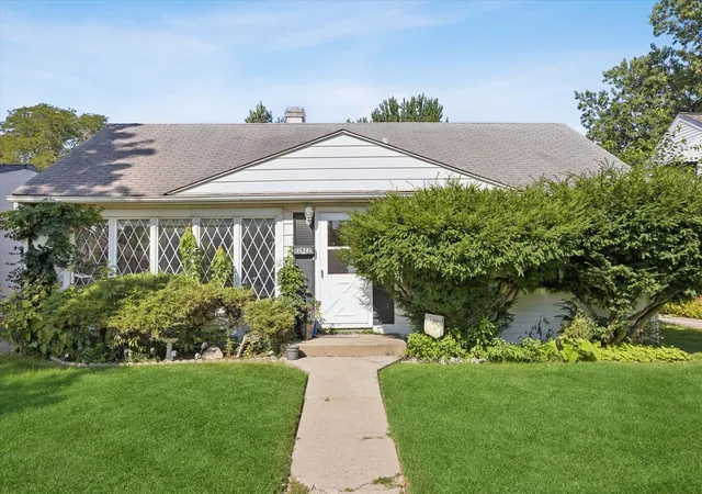 Single family home for sale at 3922 Elm Ave, Brookfield, IL 60513 | MLS# 12763557 | Listing updated on 2026-09-19