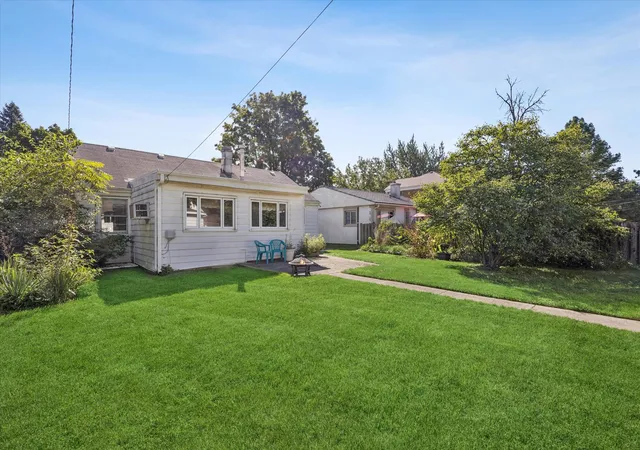Photo 1 of Single family home for sale at 3922 Elm Ave, Brookfield, IL 60513 | MLS# 12763557 | Listing updated on 2026-09-19
