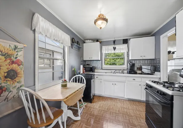 Photo 4 of Single family home for sale at 3922 Elm Ave, Brookfield, IL 60513 | MLS# 12763557 | Listing updated on 2026-09-19