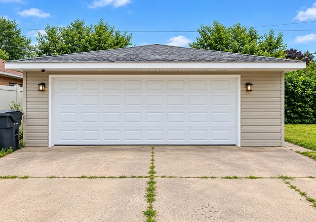 Photo 3 of Single family home for sale at 15739 Ingleside Ave, Dolton, IL 60419 | MLS# 12763559 | Listing updated on 2026-10-21