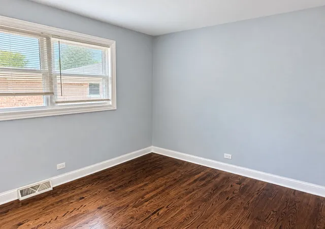 Photo 4 of Single family home for sale at 15739 Ingleside Ave, Dolton, IL 60419 | MLS# 12763559 | Listing updated on 2026-10-21