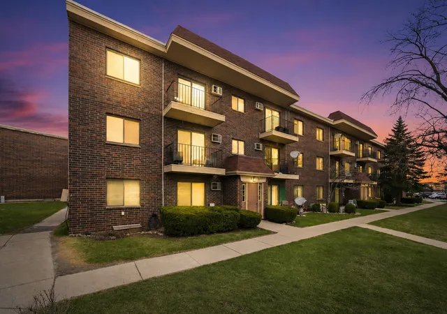 Photo 2 of Condo for sale at 940 N Rohlwing Rd #201A, Addison, IL 60101 | MLS# 12763561 | Listing updated on 2026-09-24