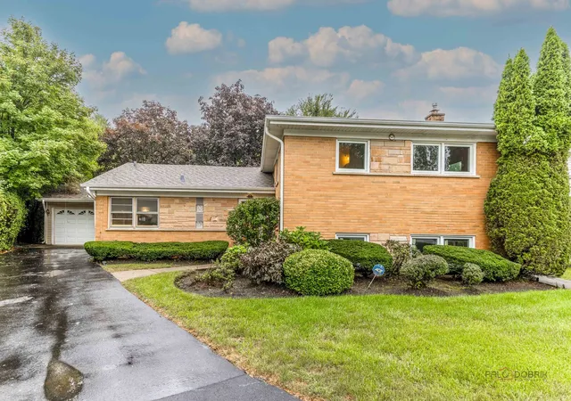 Photo 1 of Single family home for sale at 216 Valley View Ct, Wilmette, IL 60091 | MLS# 12763572 | Listing updated on 2026-09-25