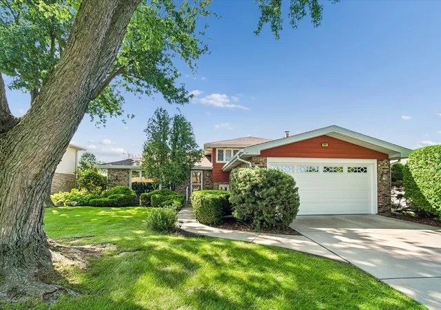 Photo 2 of Single family home for sale at 7949 Sycamore Dr, Orland Park, IL 60462 | MLS# 12763586 | Listing updated on 2026-09-22