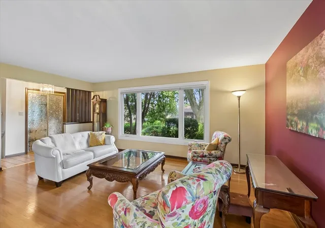 Photo 3 of Single family home for sale at 7949 Sycamore Dr, Orland Park, IL 60462 | MLS# 12763586 | Listing updated on 2026-09-22