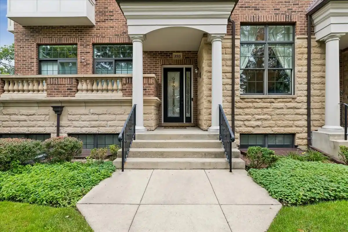 Listing Photo 2 - Condo for sale in 195 N Hickory Ave located at 195 N Hickory Ave, Arlington Heights, IL 60004 - Unit 195 N Hickory Ave