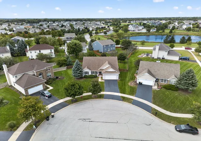 Photo 2 of Single family home for sale at 2775 Hobbs Ct, Yorkville, IL 60560 | MLS# 12763603 | Listing updated on 2026-10-07
