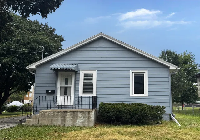 Photo 1 of Single family home for sale at 402 S 13th Avenue, St. Charles, IL 60174 | MLS# 12763604 | Listing updated on 2026-10-07