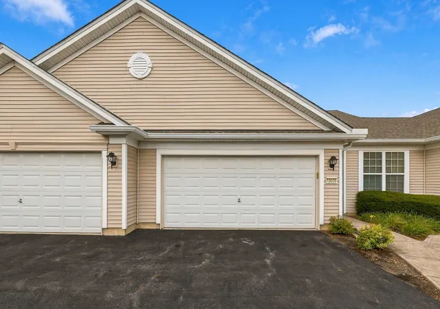 Photo 2 of Townhouse for sale at 13508 Bonaire Rd #0, Huntley, IL 60142 | MLS# 12763614 | Listing updated on 2026-09-29