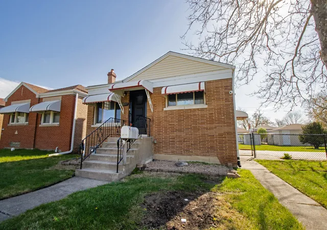 Single family home for sale at 2337 Park Ave, North Riverside, IL 60546 | MLS# 12763616