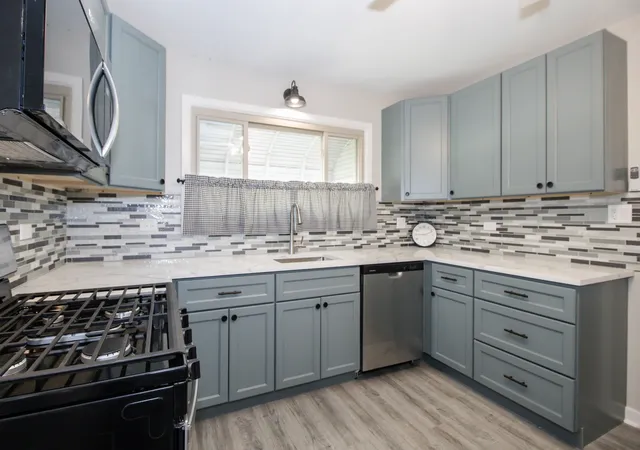 Photo 3 of Single family home for sale at 2337 Park Ave, North Riverside, IL 60546 | MLS# 12763616 | Listing updated on 2026-09-24