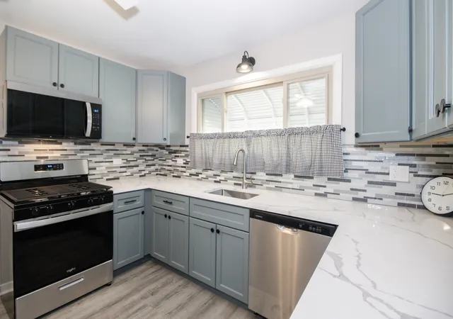 Photo 3 of Single family home for sale at 2337 Park Ave, North Riverside, IL 60546 | MLS# 12763616 | Listing updated on 2026-09-24