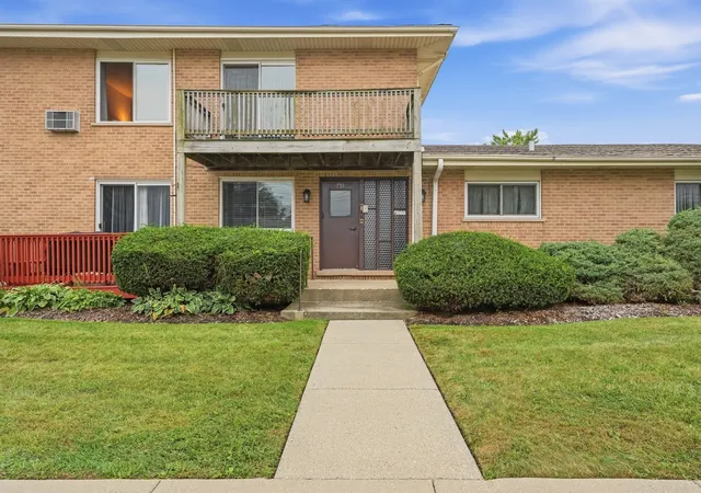 Photo 1 of Condo for sale at 791 W Kathleen Dr #B, Des Plaines, IL 60016 | MLS# 12763618 | Listing updated on 2026-09-24