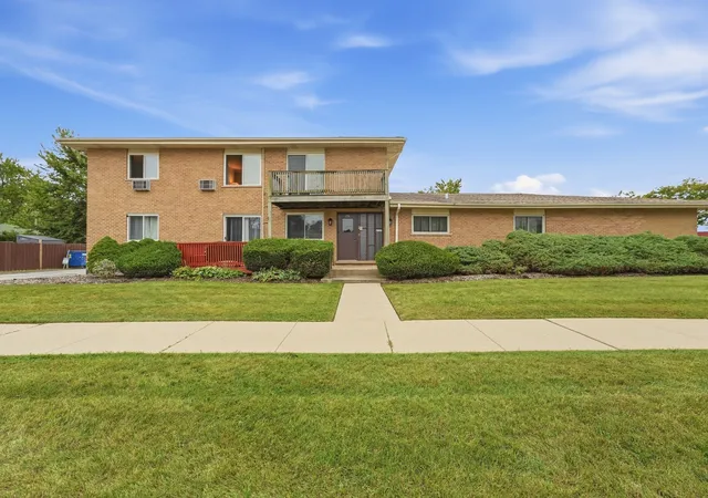 Photo 2 of Condo for sale at 791 W Kathleen Dr #B, Des Plaines, IL 60016 | MLS# 12763618 | Listing updated on 2026-09-24