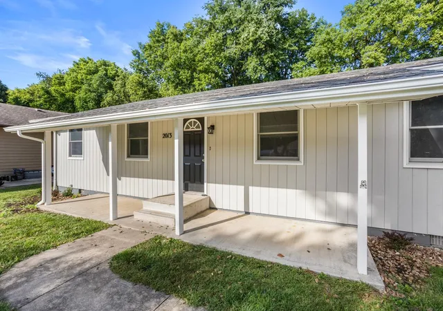 Photo 3 of Single family home for sale at 2013 Corray St, Urbana, IL 61802 | MLS# 12763621 | Listing updated on 2026-09-19