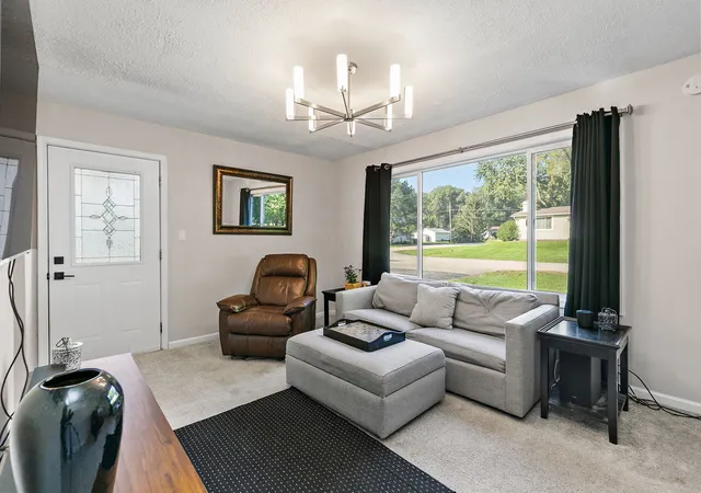 Photo 3 of Single family home for sale at 710 W Pheasant Trl, Mc Henry, IL 60051 | MLS# 12763622 | Listing updated on 2026-10-07
