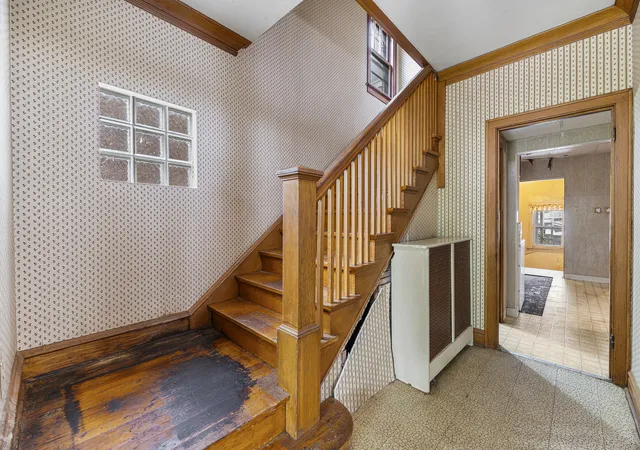 Photo 3 of Single family home for sale at 209 Le Moyne Pkwy, Oak Park, IL 60302 | MLS# 12763626 | Listing updated on 2026-09-20