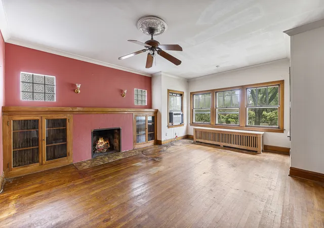 Photo 3 of Single family home for sale at 209 Le Moyne Pkwy, Oak Park, IL 60302 | MLS# 12763626 | Listing updated on 2026-09-20