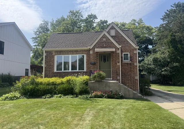 Photo 1 of Single family home for sale at 314 Neva Ave, Glenview, IL 60025 | MLS# 12763629 | Listing updated on 2026-09-22