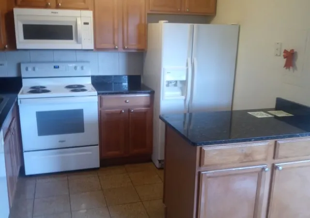 Photo 4 of Condo for sale at 2220 Arbor Cir #26, Downers Grove, IL 60515 | MLS# 12763635 | Listing updated on 2026-09-24