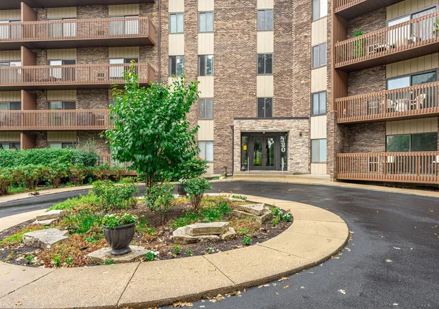 Photo 3 of Condo for sale at 120 Lakeview Dr #208, Bloomingdale, IL 60108 | MLS# 12763663 | Listing updated on 2026-09-27