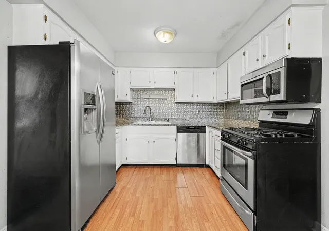 Photo 3 of Single family home for sale at 1043 185th Place, Homewood, IL 60430 | MLS# 12763672 | Listing updated on 2026-09-29
