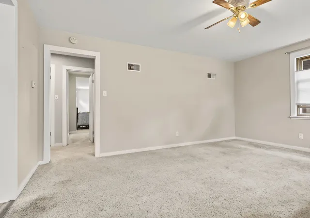 Photo 3 of Single family home for sale at 911 W Madison St, Pontiac, IL 61764 | MLS# 12763677 | Listing updated on 2026-09-29