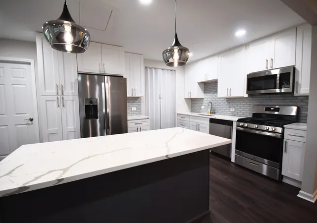 Photo 4 of Single family home for sale at 6918 W 116th Street, Worth, IL 60482 | MLS# 12763683 | Listing updated on 2026-09-24