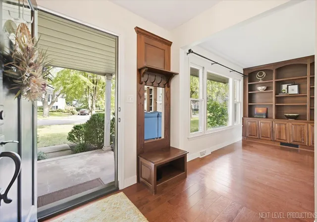 Photo 3 of Single family home for sale at 6 N Andover Ln, Geneva, IL 60134 | MLS# 12763685 | Listing updated on 2026-09-25