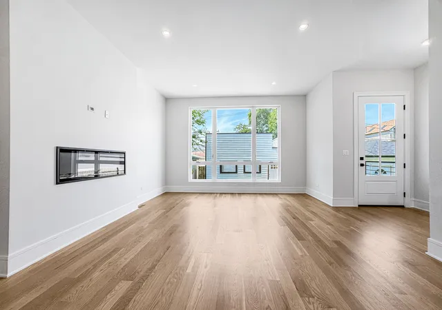 Listing Photo 4 - Condo for sale in building located at 1728 N Sawyer Ave, Chicago, IL 60647