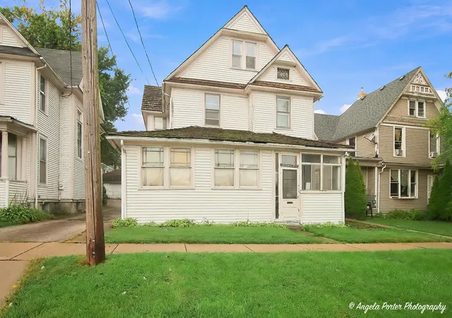 Photo 1 of Single family home for sale at 330 N County St, Waukegan, IL 60085 | MLS# 12763702 | Listing updated on 2026-09-27