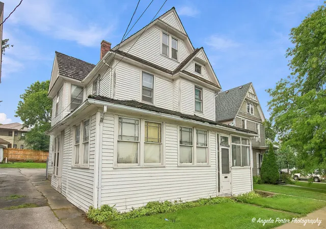 Photo 2 of Single family home for sale at 330 N County St, Waukegan, IL 60085 | MLS# 12763702 | Listing updated on 2026-09-27