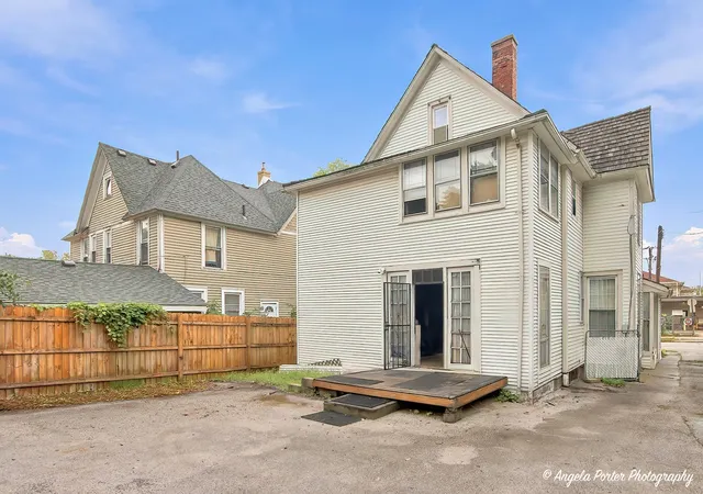 Photo 3 of Single family home for sale at 330 N County St, Waukegan, IL 60085 | MLS# 12763702 | Listing updated on 2026-09-27