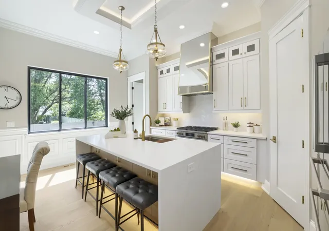 Photo 4 of Single family home for sale at 909 Evergreen Ave, Glen Ellyn, IL 60137 | MLS# 12763722 | Listing updated on 2026-09-24