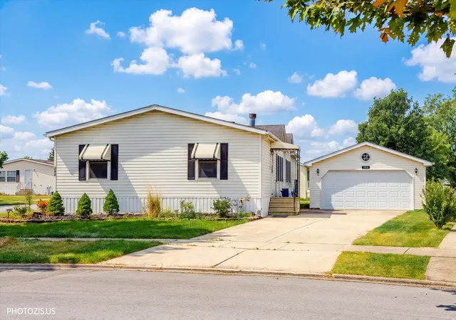 Photo 1 of Sale Pending at 386 Buttercup Ln, Matteson, IL 60443 | MLS# 12763723 | Listing updated on 2026-10-07