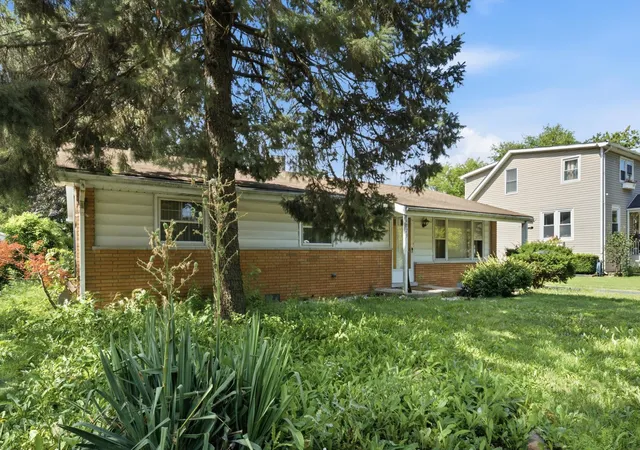 Photo 3 of Single family home for sale at 5023 W 81st Street, Burbank, IL 60459 | MLS# 12763725 | Listing updated on 2026-09-24