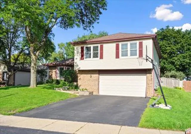 Photo 2 of Single family home for sale at 1434 Coral Reef Way, Lake Zurich, IL 60047 | MLS# 12763729 | Listing updated on 2026-09-19