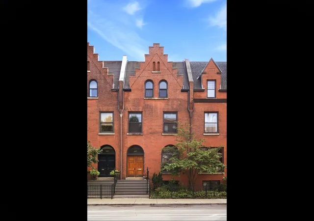 Townhouse for sale at 907 W Fullerton Ave, Chicago, IL 60614 | MLS# 12763740