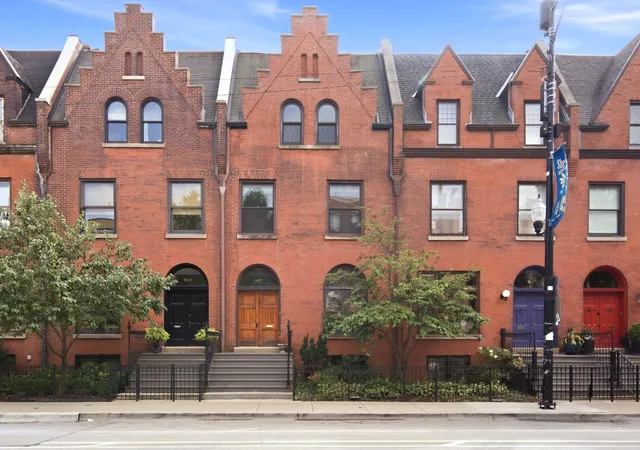 Photo 1 of Townhouse for sale at 907 W Fullerton Ave, Chicago, IL 60614 | MLS# 12763740 | Listing updated on 2026-09-24