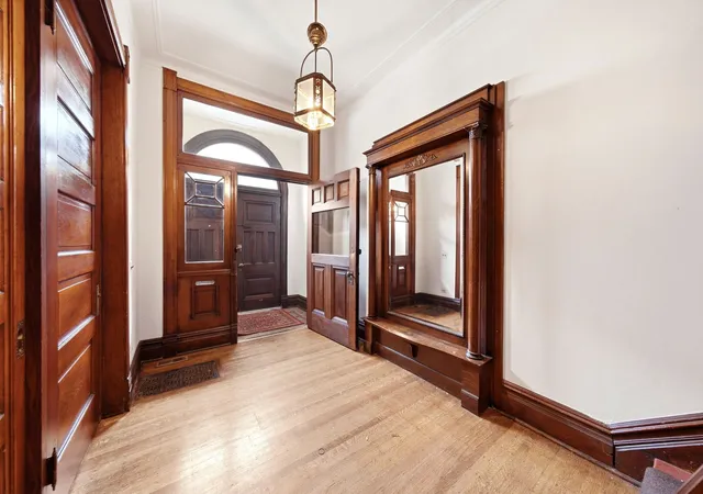 Photo 3 of Townhouse for sale at 907 W Fullerton Ave, Chicago, IL 60614 | MLS# 12763740 | Listing updated on 2026-09-24